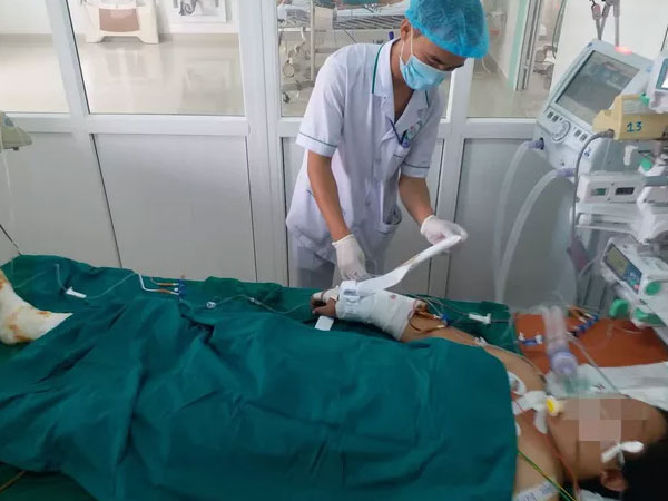 Người vợ đang mang thai bị chồng đổ xăng đốt đã tử vong