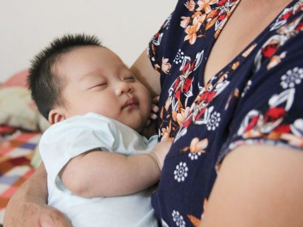 Bé gái mới 2 tháng tuổi vĩnh viễn mất mẹ sau thảm án Đan Phượng: Hơn 1 tuần nay con ngủ tốt, không khóc quấy như trước nữa