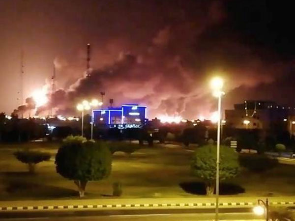 Cơ sở dầu khí của Saudi Arabia bị tấn công: Trung Đông lại dậy sóng