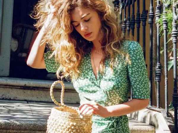 Để luôn thanh lịch như những quý cô Paris, 5 items thời trang “cộm cán” của họ sẽ là thứ mà bạn chẳng thể bỏ qua
