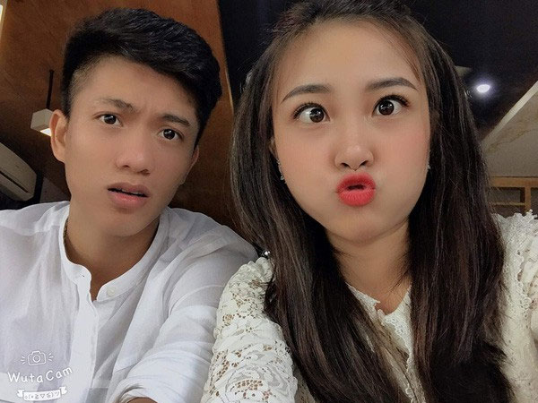 Văn Đức chính thức khoe ảnh bạn gái, Ngọc Nữ đăng story đứng khóc dưới mưa cùng câu hỏi: Em đang ở đâu?