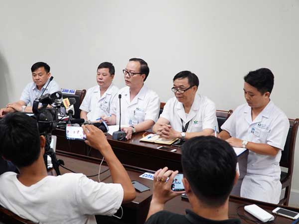 BV Nhi Trung Ương họp báo vụ cháu bé 3 tuổi bị bỏ quên 7 tiếng trên xe ô tô