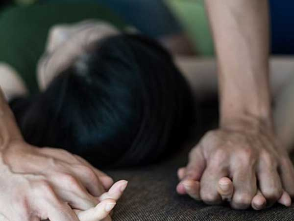Hiếp dâm người phụ nữ giữa rừng