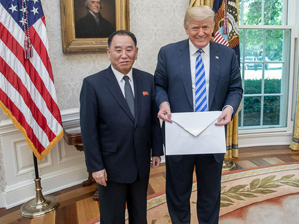 Báo Hàn: Muốn tạo đột phá, Chủ tịch Kim Jong Un viết thư mời TT Donald Trump tới thăm Bình Nhưỡng