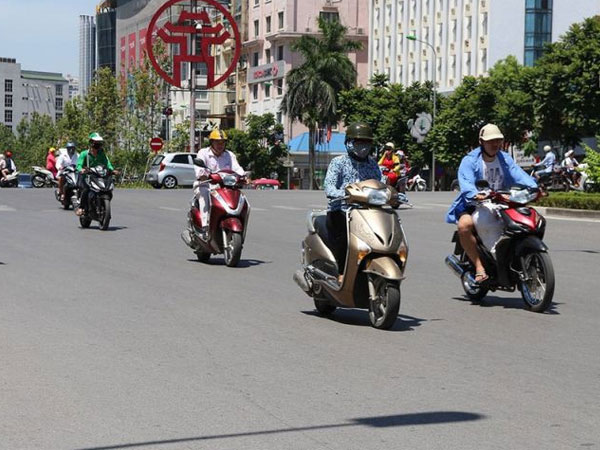 Thời tiết hôm nay: Miền Bắc nắng nóng, miền Nam có mưa dông