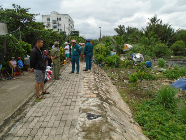 TP.HCM: Trộm loa kẹo kéo bị người dân truy đuổi, 2 thanh niên nhảy xuống kênh tẩu thoát khiến 1 người đuối nước