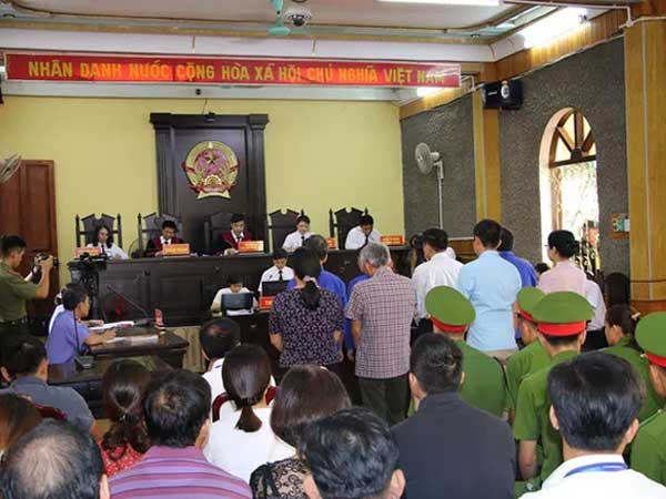 Hoãn xét xử vụ gian lận thi cử ở Sơn La: Sẽ áp giải nếu người triệu tập không đến