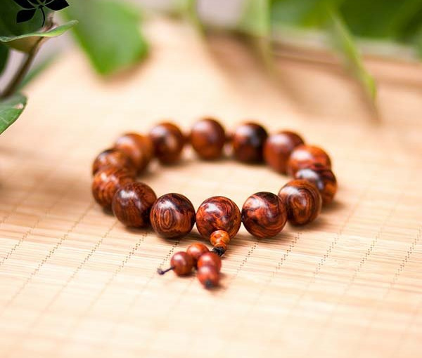 Chọn vòng tay phong thủy mệnh Hỏa sao cho đúng?