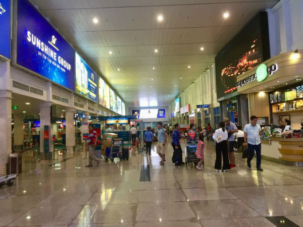 Sân bay Tân Sơn Nhất ngừng phát thanh thông tin chuyến bay từ 1-10