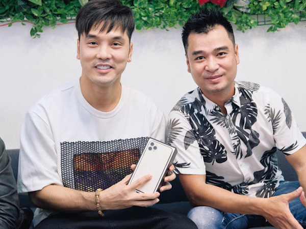 Ưng Hoàng Phúc bỏ 99 triệu mua iPhone 11 Pro Max và cái kết "chỉ được ngắm chứ chưa được dùng"