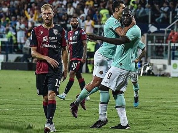 Cagliari thoát án phân biệt chủng tộc với Lukaku
