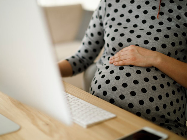 Chớ có làm 7 điều sau với mẹ bầu chốn công sở nếu không muốn biến mình thành kẻ vô duyên