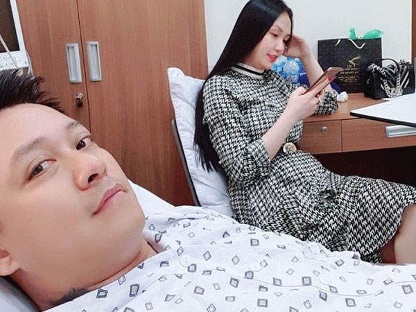 Tuấn Hưng nhập viện vì bị hở van tim nhưng vẫn cảm thấy may mắn vì 'người đối diện không được nói quá to, đặc biệt là vợ'