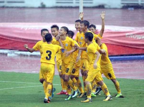 Ba cầu thủ U14 Sông Lam Nghệ An nhập viện vì bóng bay