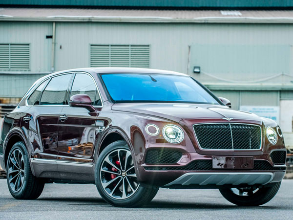 Khám phá cách ‘chơi’ Bentley Bentayga hàng độc của đại gia Việt