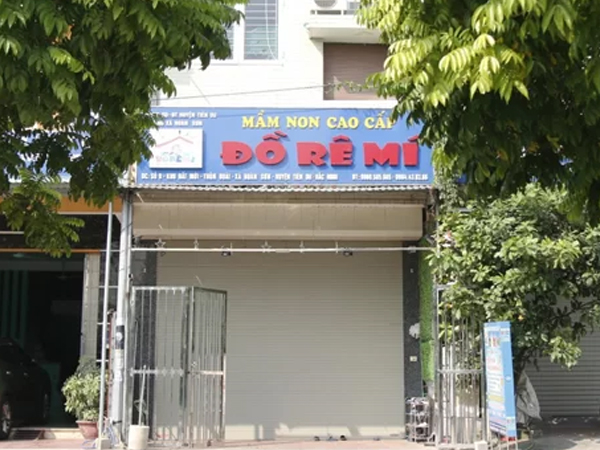 Bé 3 tuổi bị bỏ quên trên ôtô xuất viện