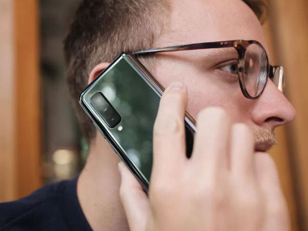 Galaxy Fold có 'lỗ hổng' trong thiết kế siêu lớn, có thể khiến phần lớn người dùng là nam giới quay lưng
