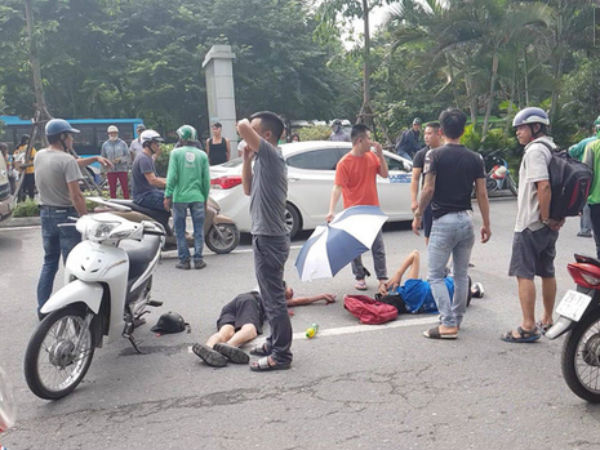 Hà Nội: Xe máy chạy với tốc độ cao đâm vào nữ sinh qua đường, nạn nhân văng xa 2m
