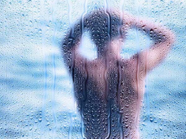 Chàng trai hốt hoảng vì bị nghi mắc bệnh tình dục, 'thủ phạm' ở ngay trong phòng tắm