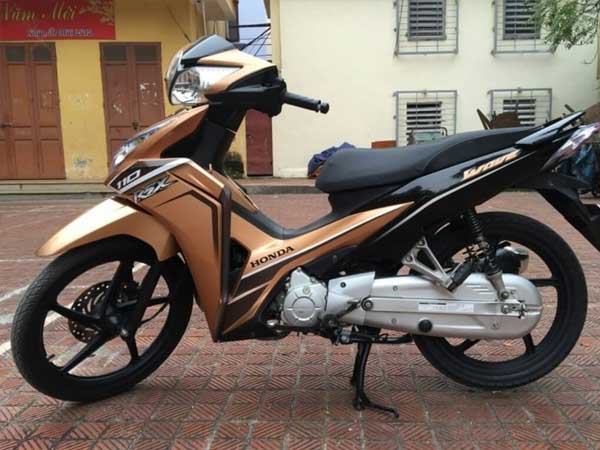 Hi hữu: Trộm đột nhập lấy 3 xe máy, dùng dây kẽm cột cửa nhốt gia chủ
