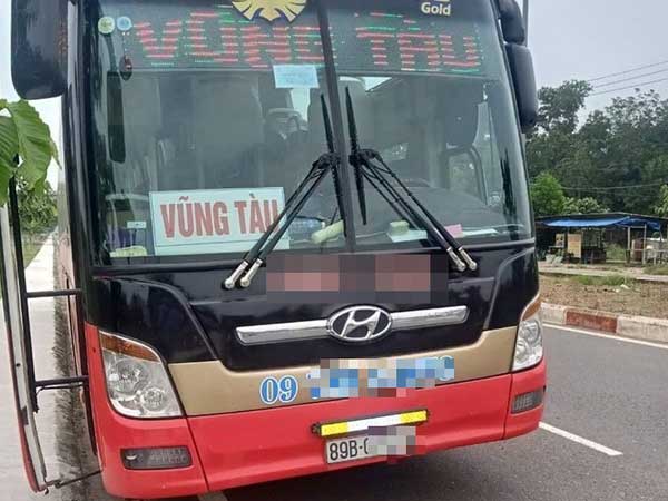 Thức giấc sau một đêm trong nhà nghỉ, tài xế hoàng hồn phát hiện xe giường nằm 45 chỗ 'bốc hơi' cùng phụ xe 18 tuổi