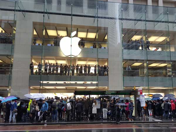 Chi 3 triệu đồng thuê người xếp hàng mua iPhone 11 tại Apple Store
