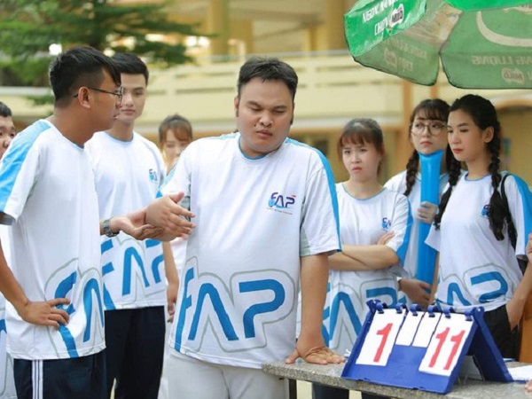 Toàn cảnh 'đại chiến' giữa FAPTV và antifan khi bị nhận xét hài nhảm mà cũng nhận 'nút kim cương', Cris Phan liền góp mặt vào drama này!