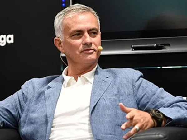 Mourinho bác tin trở lại Real, đang học tiếng Đức