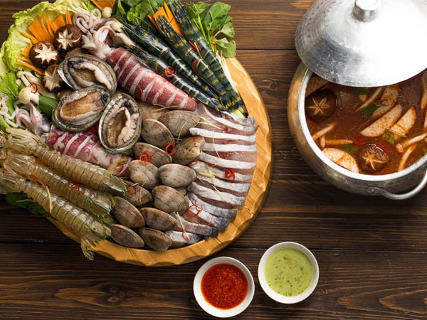 Chuyên gia nói về việc 'ăn lẩu nhiều dẫn đến ung thư trực tràng' nhưng tiết lộ cuối sẽ khiến nhiều người suy ngẫm