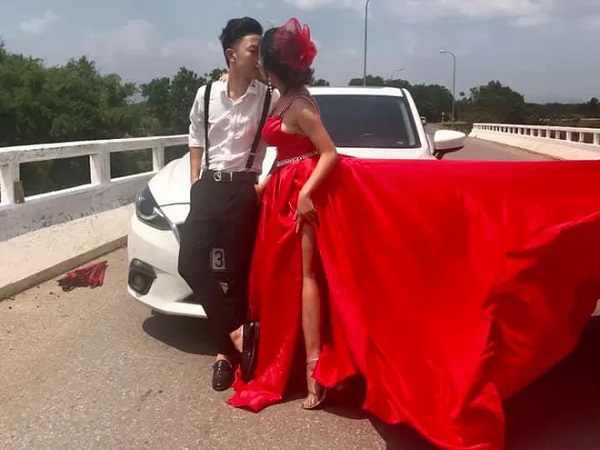 Đang đi đường thì nhận được đề nghị kỳ lạ, hành động của tài xế ô tô khiến tất cả khen ngợi