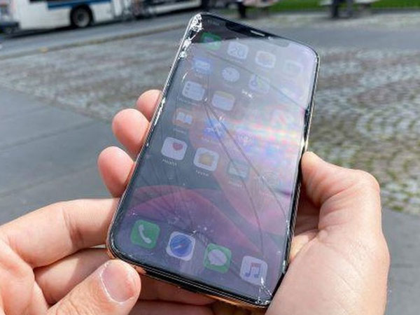 Hình ảnh iPhone 11 Pro vỡ nát sau thử nghiệm rơi từ độ cao 1m