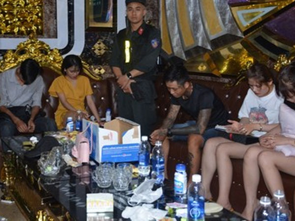 Kiểm tra quán karaoke, phát hiện 32 dân chơi dương tính ma túy