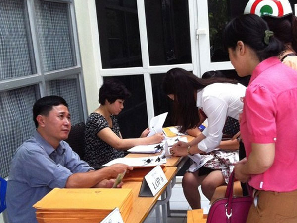 Chuyển khoản, quét mã đóng tiền học: Giáo viên bớt lo cảnh bị... mất trộm, cướp tiền?