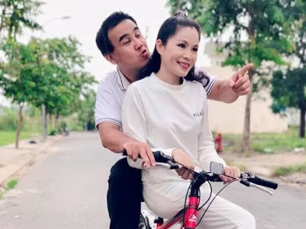 Người phụ nữ xinh đẹp đã giỏi lại giàu chung tình bên MC Quyền Linh suốt 14 năm