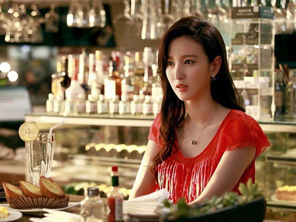 Chồng gian xảo bày mưu lừa vợ để đi công tác với bồ nhí nhưng tới sân bay đã bị 1 phen 'hồn siêu phách lạc' và đòn kết của vợ mới thực 'trị tận nọc'