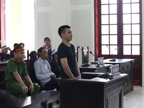 Khởi tố đối tượng dùng dao chém người nhiều nhát rồi phóng xe về nhà ngủ