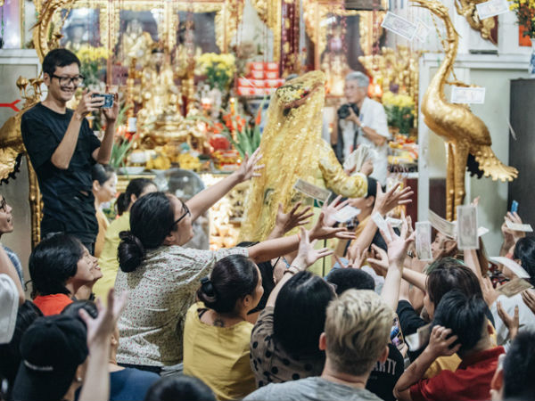 Tận mắt chứng kiến buổi hầu đồng Tứ Phủ được tái hiện tại đền Bà Chúa Kho ở Hà Nội