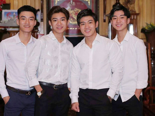 Mẹ chồng 'quốc dân' đăng tin tuyển con dâu cho 4 hot boy nhà mình: 'Đứa mô cụng đẹp trai, rất gì và này nọ nhưng đến giờ vẫn ế'