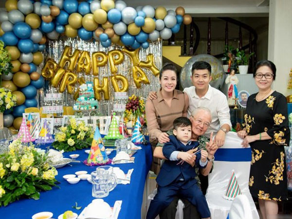 Từng 'đấu tố' nhau gay gắt, Nhật Kim Anh gây bất ngờ khi khoe ảnh tình cảm bên chồng cũ
