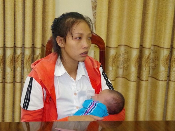Bắt đối tượng bán con đẻ của mình qua biên giới với giá 40 triệu đồng