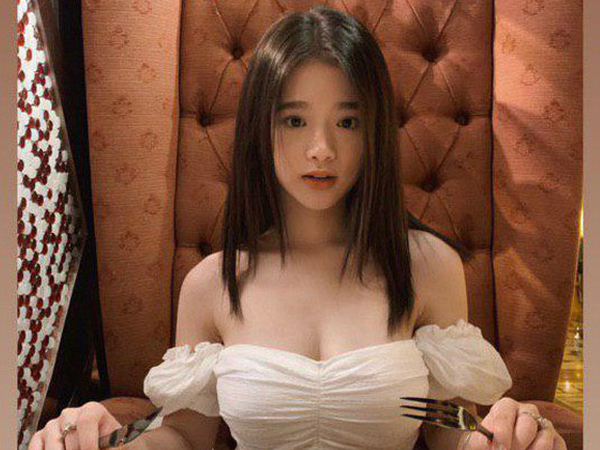 Linh Ka cố tình sexy để PR sản phẩm nở ngực, vô tình để lộ cách 'hack size' vòng 1 siêu khéo chứ chẳng thuốc thang gì