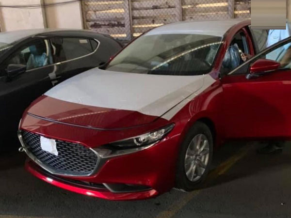 Mazda 3 thế hệ mới lộ diện tại Việt Nam, dòng cũ giảm giá 20-30 triệu đồng