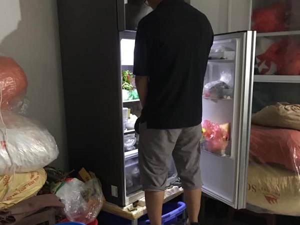 Chồng mắng vợ không biết trông con để con 'tè' vào tủ lạnh khai um, vợ bình thản tung một tấm hình khiến chồng ê mặt cả đời trai