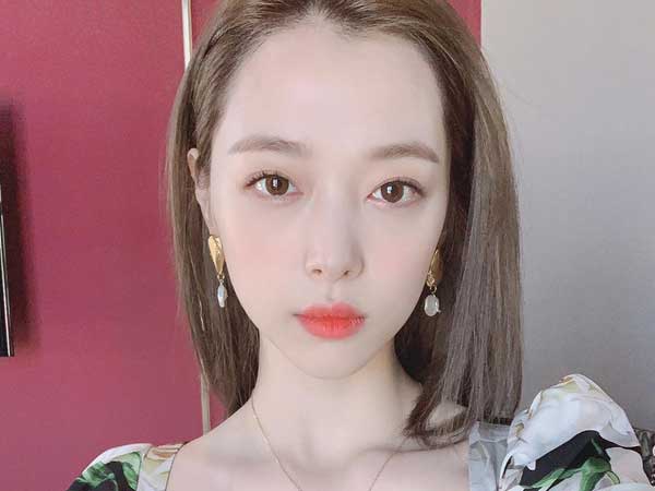 Cả thế giới ra đây mà xem, Sulli lại về thời đỉnh cao nhan sắc, không để tóc 'hâm dở' nữa rồi