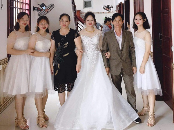 Thì ra màn tuyển rể của gia đình có 4 chị em gái này đã tạo cảm hứng cho tứ huynh đệ Nghệ An tuyển vợ gây bão mạng!