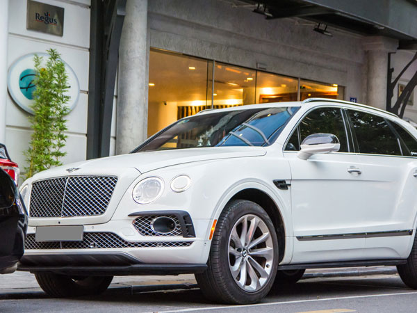 Trở lại sau tai nạn gãy bánh, Bentley Bentayga độ Mansory độc nhất Việt Nam đẹp ngỡ ngàng
