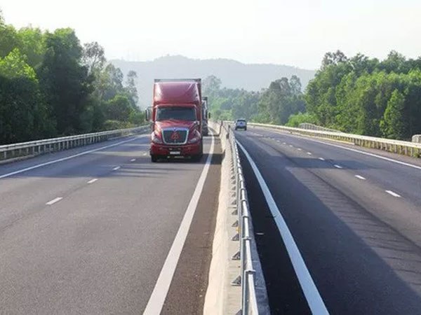 Vì sao cao tốc Đà Nẵng - Quảng Ngãi vốn đầu tư 34.000 tỷ đồng nhưng cứ mưa là hỏng?