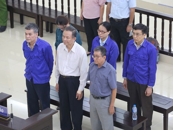 Cựu Thứ trưởng Lê Bạch Hồng nhận án 6 năm tù giam, bồi thường 150 tỷ đồng