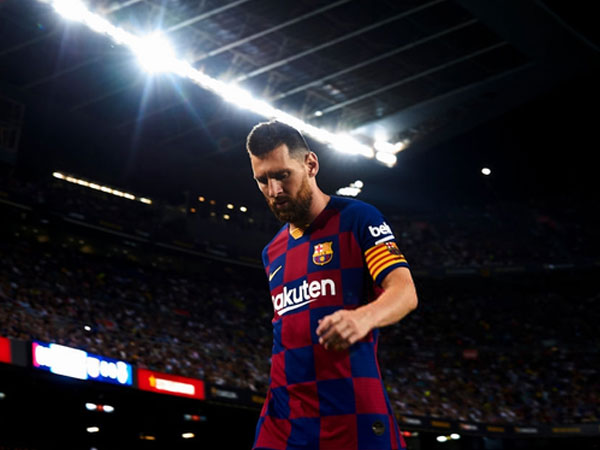 Chưa kịp mừng danh hiệu 'The Best' bằng đường kiến tạo góp công giúp Barcelona thắng trận, Messi phải rời sân trong nỗi thất vọng thế này đây
