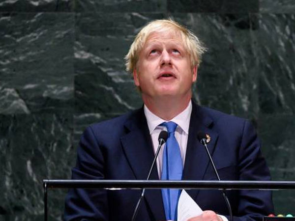 Thủ tướng Anh Boris Johnson đối mặt với áp lực từ chức